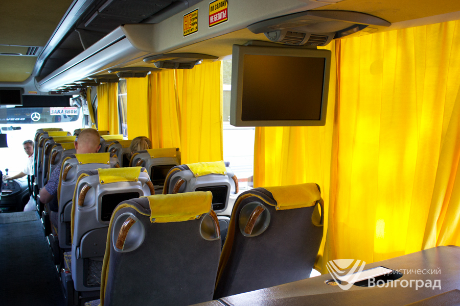 Волголайн купить билет на автобус москва. Туристический автобус. Желтый автобус комфортабельный. Салон волгоградских автобусов.